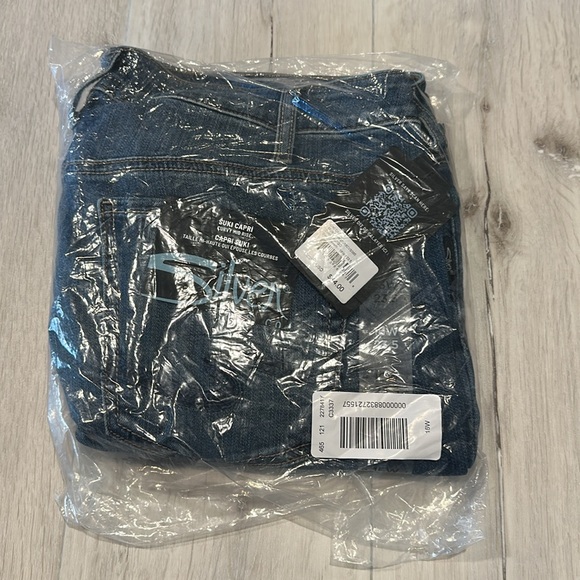 Silver Jeans Co Women's Suki Mid-Rise Curvy Capri Jeans 16W‎ Indigo NWT - Picture 5 of 9